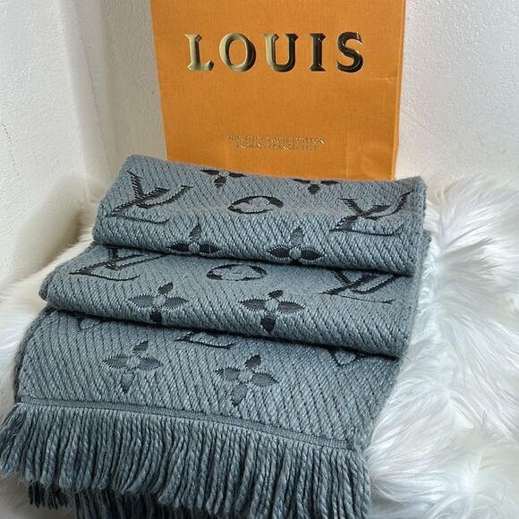 💯Authentic Louis Vuitton Long Muffler Winter Scarf🍀 - Picture 1 of 12